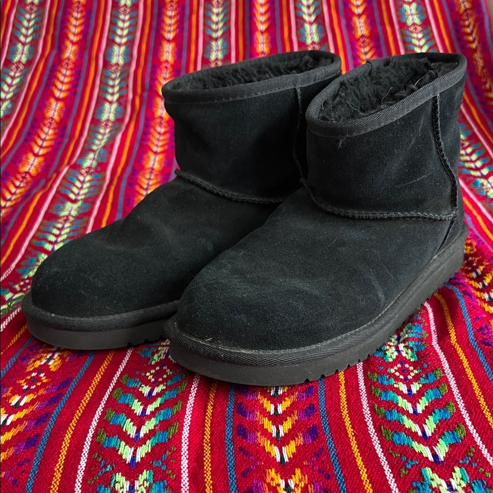 Koolaburra by UGG Black Suede Boots women’s size 7